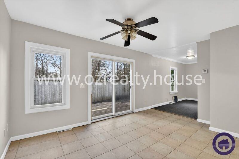 1913 Newport Ave - Photo 6 of 17