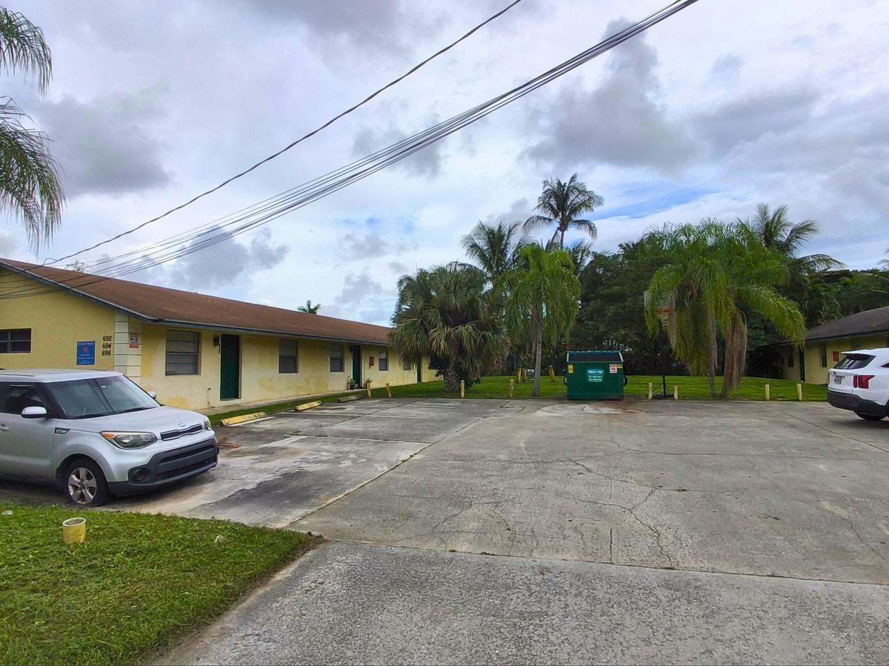 692 Neil Road - Photo 4 of 22