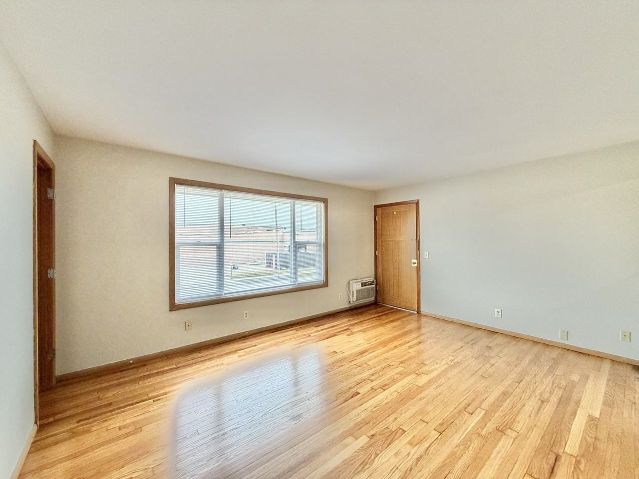 1426 North Randall Avenue - Photo 2 of 14