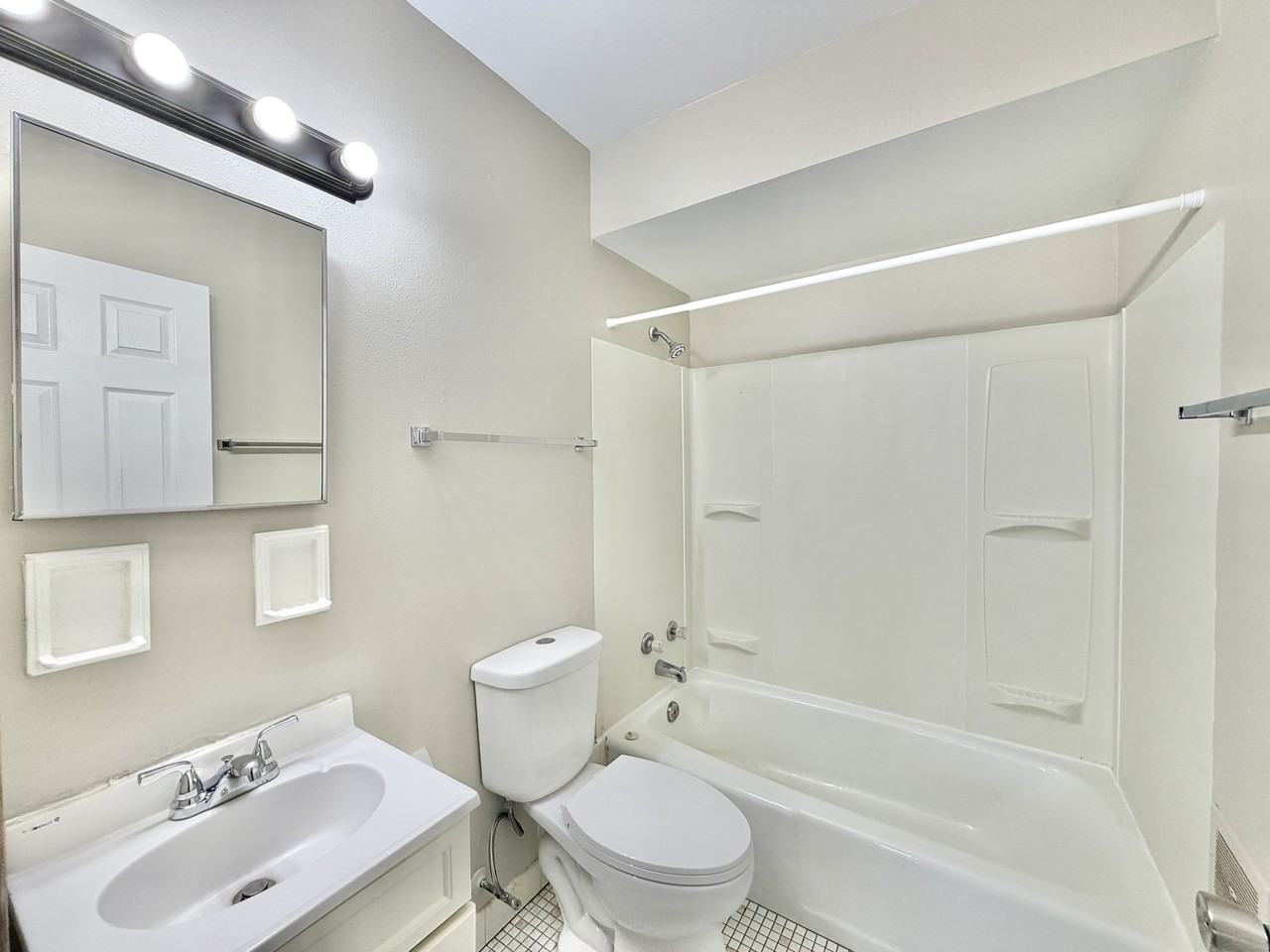 1426 North Randall Avenue - Photo 3 of 14