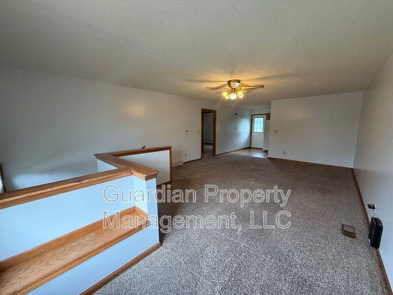 716 W Torrance St - Photo 5 of 19