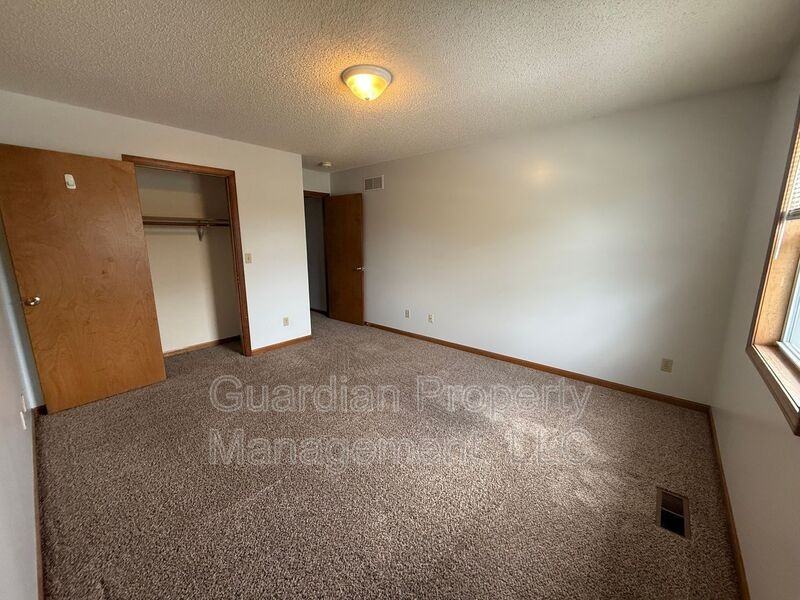 716 W Torrance St - Photo 6 of 19