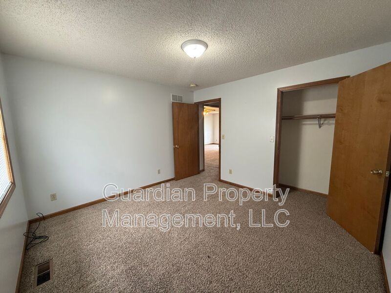 716 W Torrance St - Photo 7 of 19