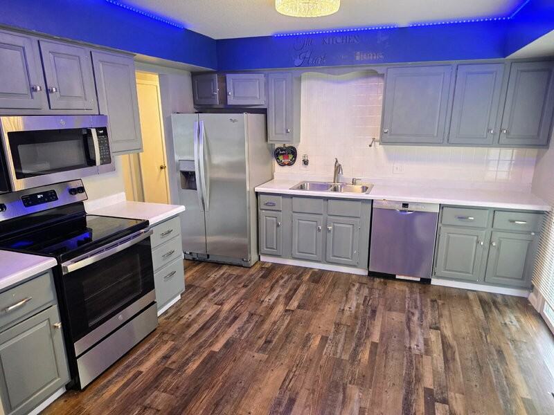 320 34th St - Photo 3 of 32