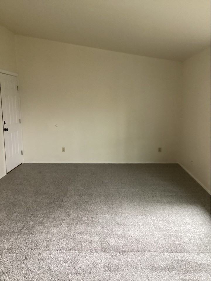 1028 Southwest Bay Street - Photo 3 of 12