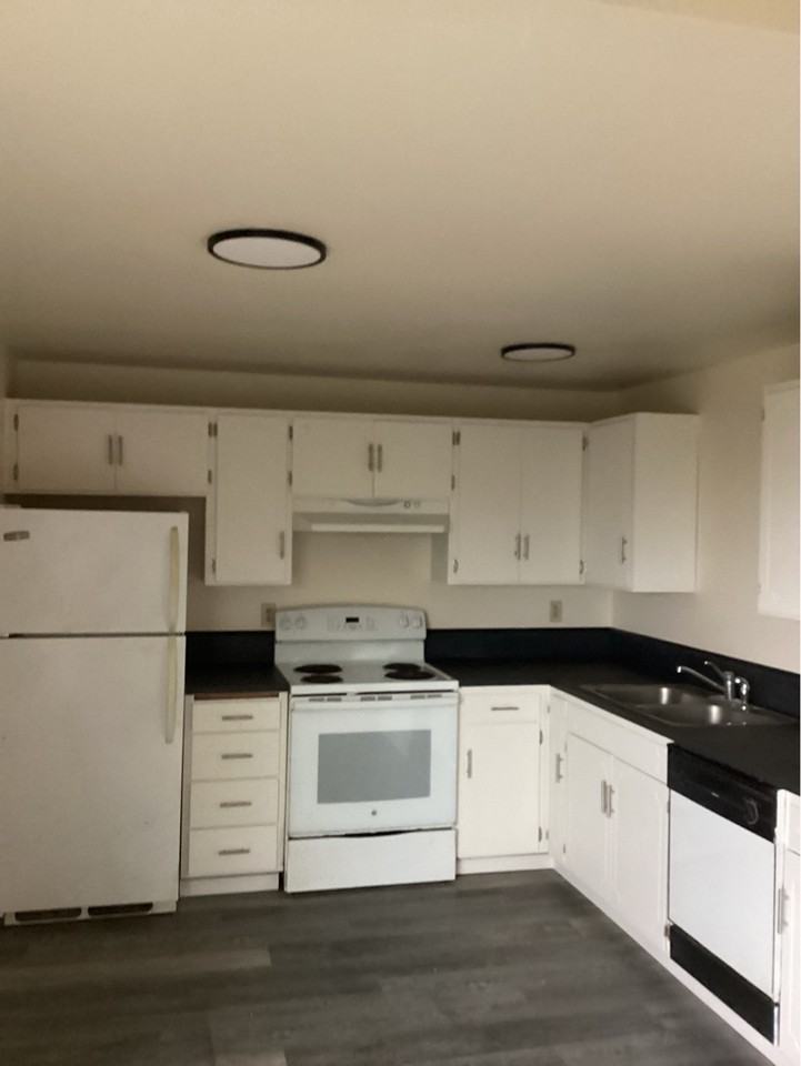 1028 Southwest Bay Street - Photo 4 of 12