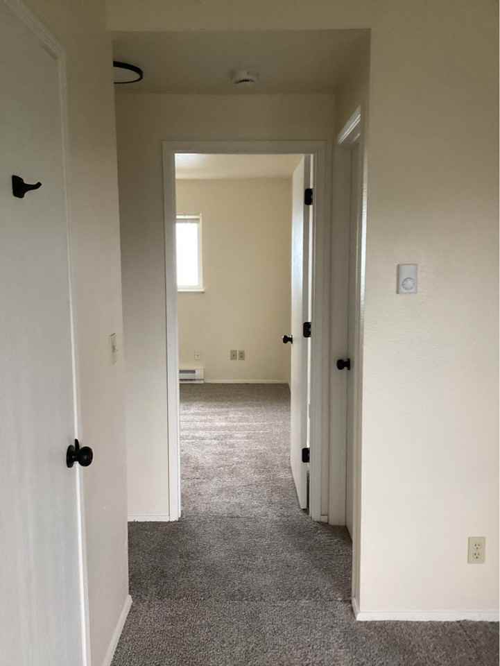 1028 Southwest Bay Street - Photo 6 of 12