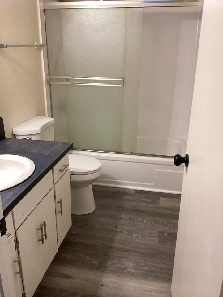 1028 Southwest Bay Street - Photo 7 of 12