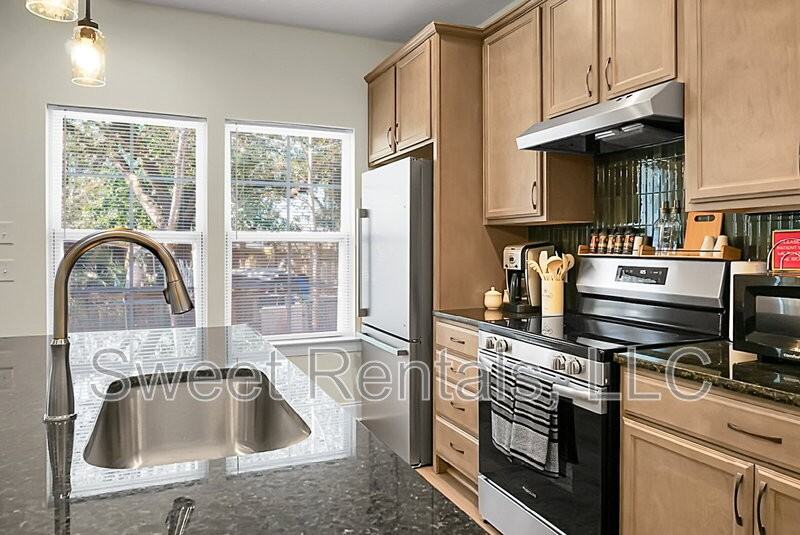 1717 Wappoo Dr - Photo 5 of 37