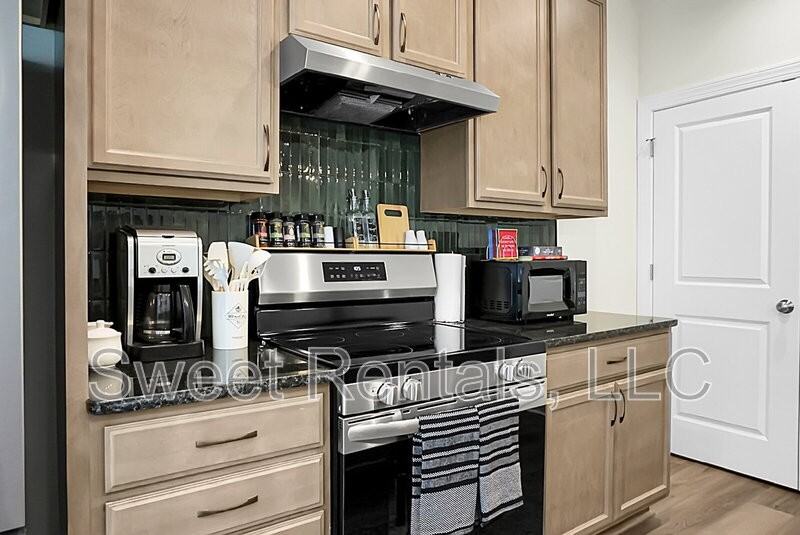 1717 Wappoo Dr - Photo 7 of 37