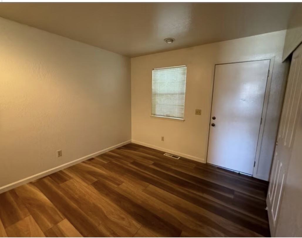 1221 Fifth Street Unit 2 - Photo 3 of 6