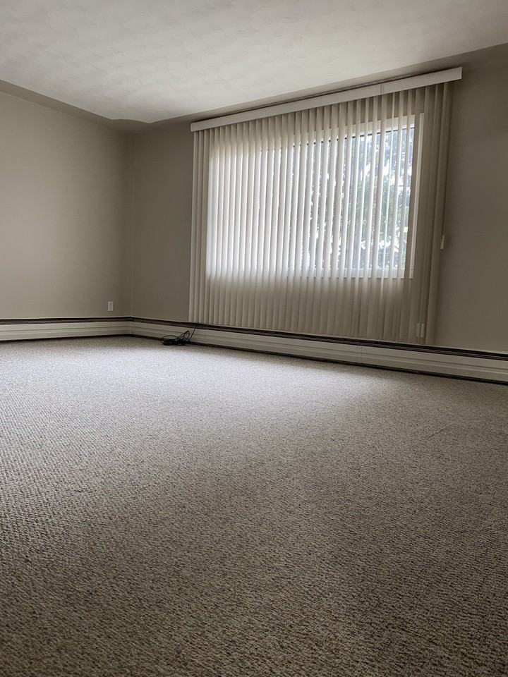 1027 Northmount Drive Northwest - Photo 3 of 6