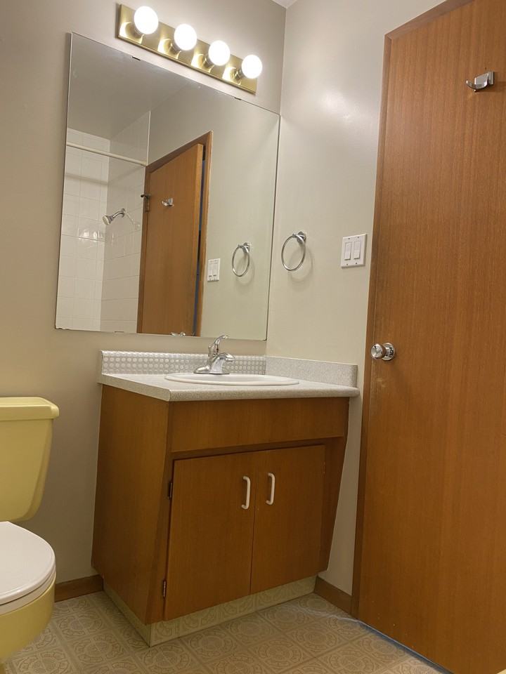 1027 Northmount Drive Northwest - Photo 5 of 6