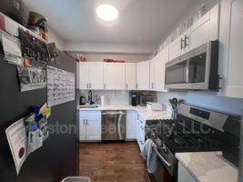 featured image of 726 E 2nd St #3