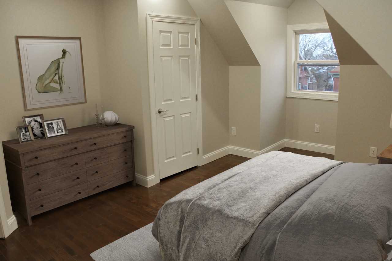 5830 Bartlett (JR) - Photo 7 of 17