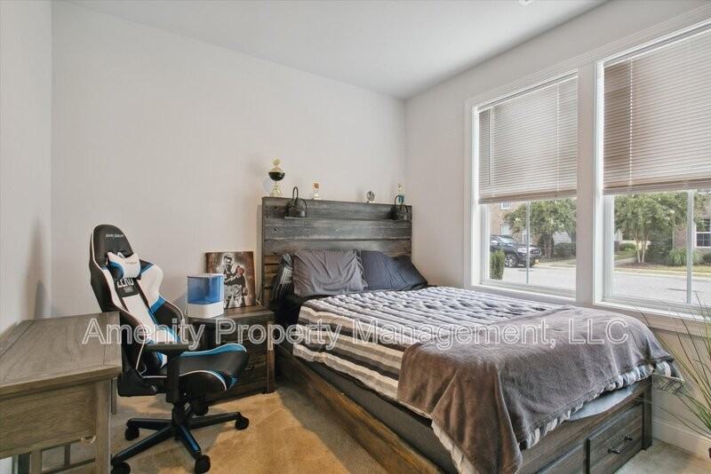 121 Daybeacon St - Photo 4 of 25