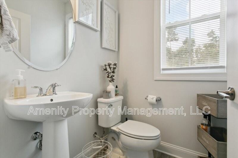 121 Daybeacon St - Photo 6 of 25