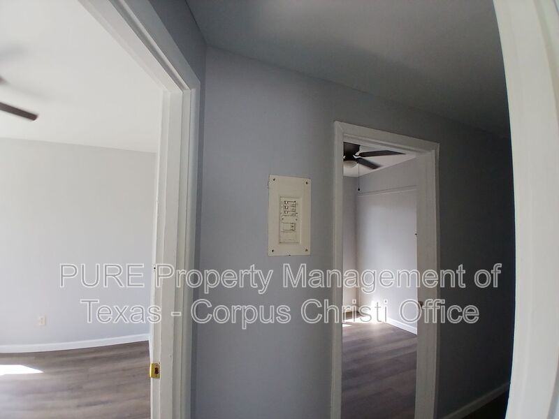 1506 Crosby St - Photo 5 of 33