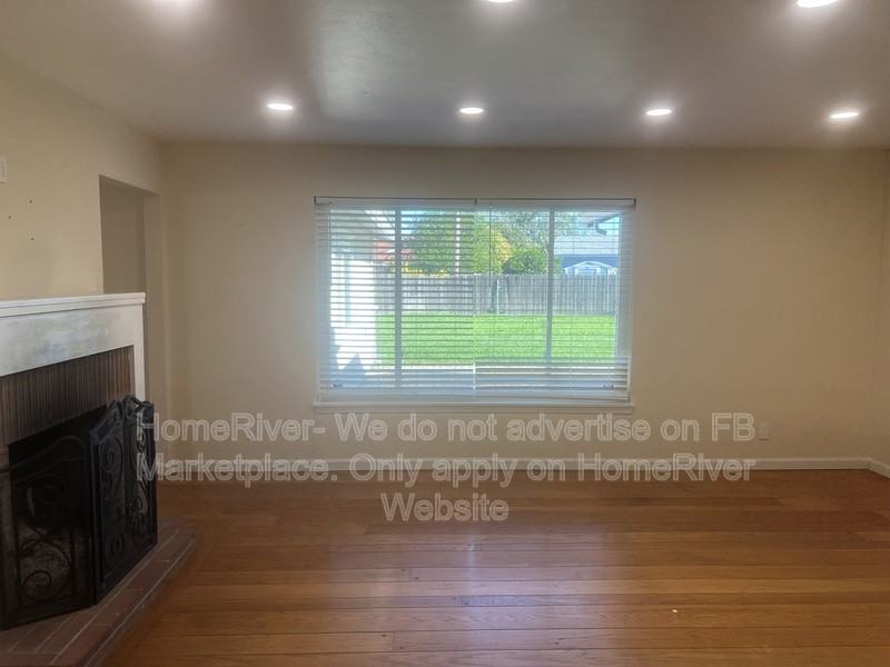 2121 Aaron Way - Photo 4 of 9