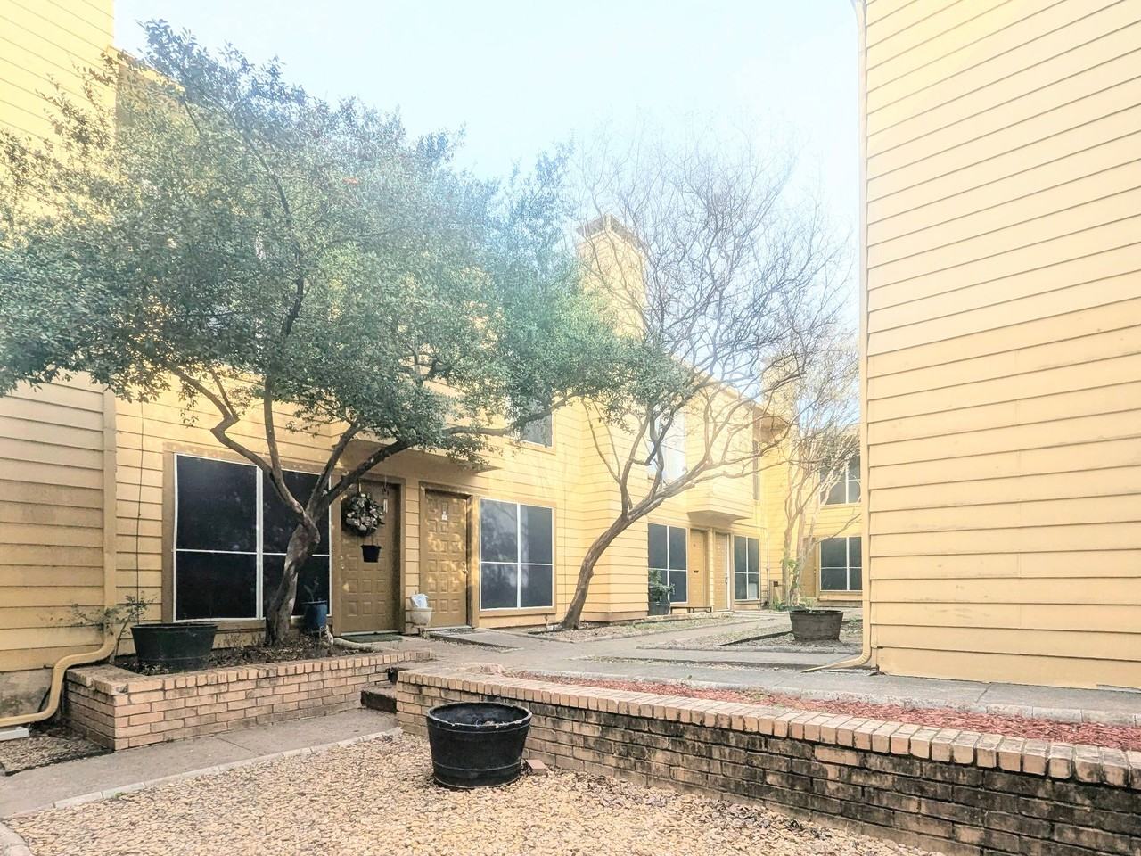 Great Neighborhood , Beautiful townhome !! - Photo 4 of 33