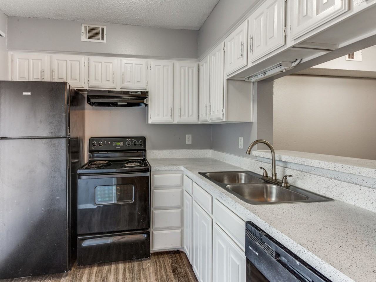 Ridgmar Townhomes 168 LLC - Photo 3 of 14