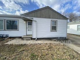 2817 Se Minnesota Ave - Photo 1 of 1