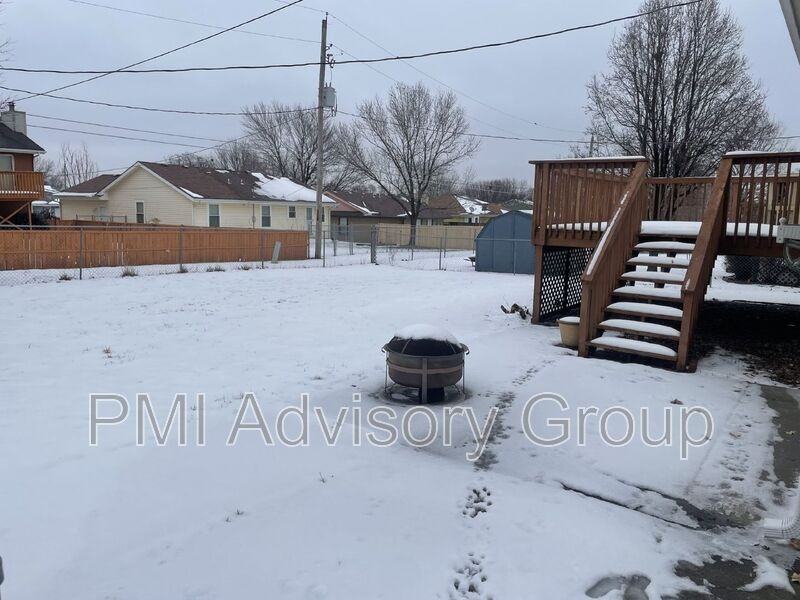 7416 Sw 27th St - Photo 3 of 33