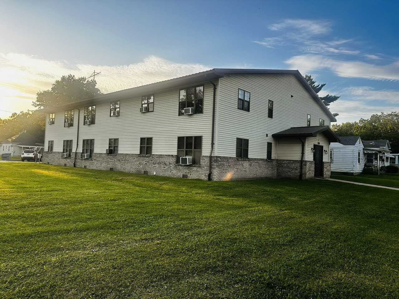 320 S Cherry St - Photo 2 of 13