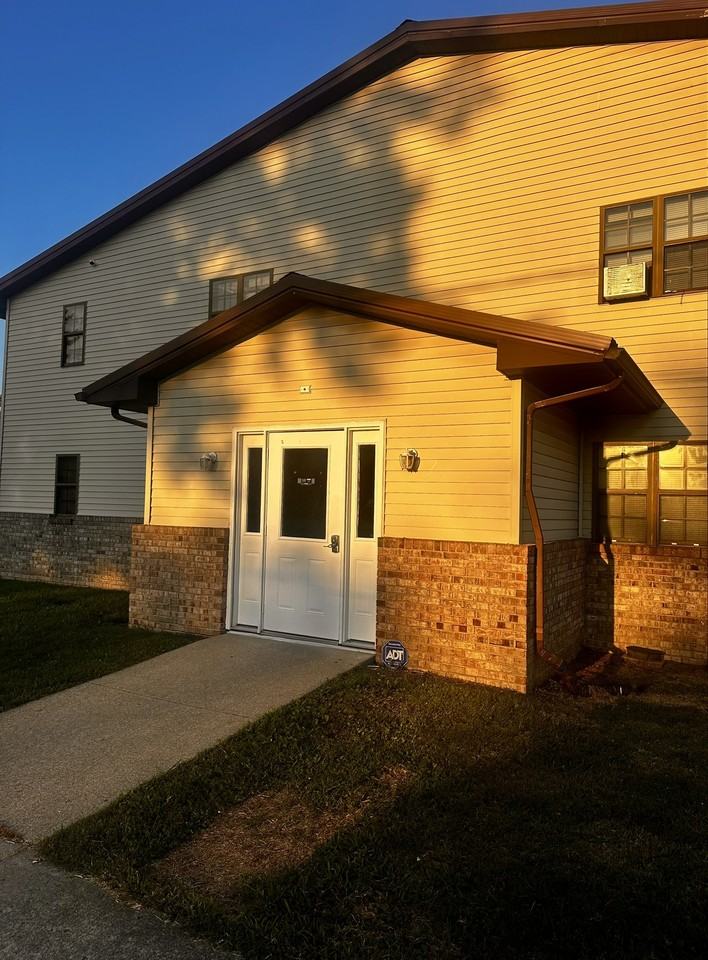 320 S Cherry St - Photo 3 of 13