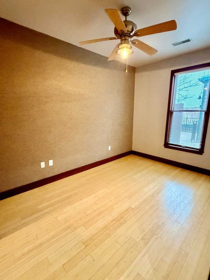 85 S Seminary St - Photo 3 of 20