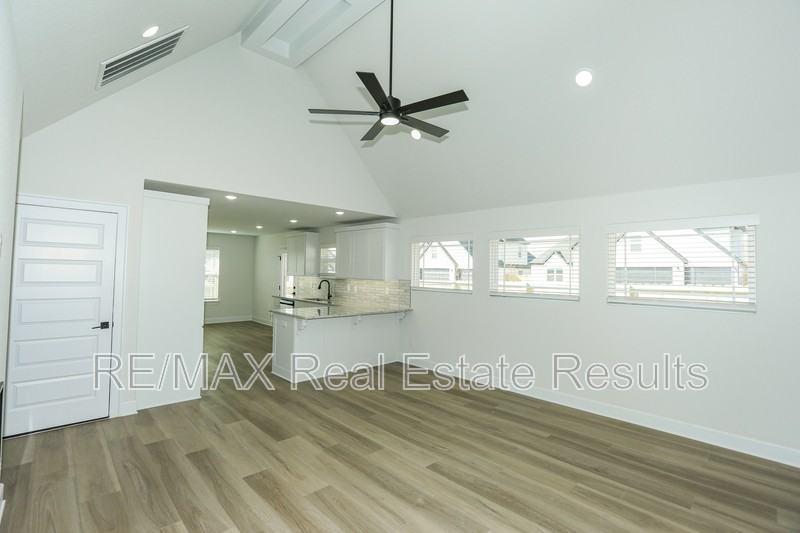 3213 Sw Lovely Ln - Photo 5 of 34