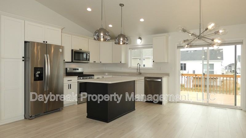 2584 66th Ave S - Photo 2 of 32