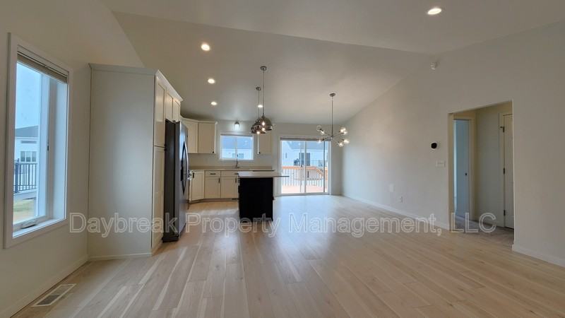 2584 66th Ave S - Photo 3 of 32