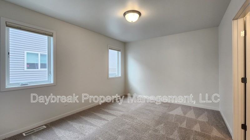 2584 66th Ave S - Photo 4 of 32