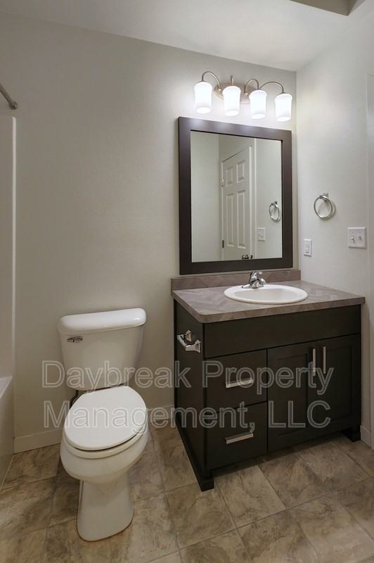 2584 66th Ave S - Photo 5 of 32