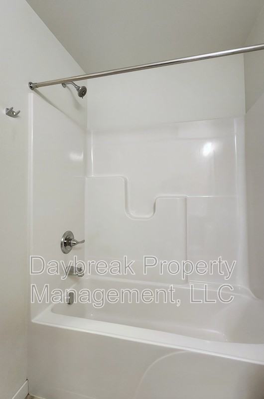 2584 66th Ave S - Photo 6 of 32