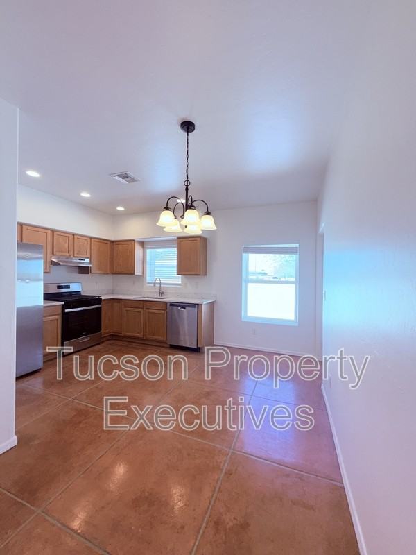 324 W 23rd St - Photo 2 of 25