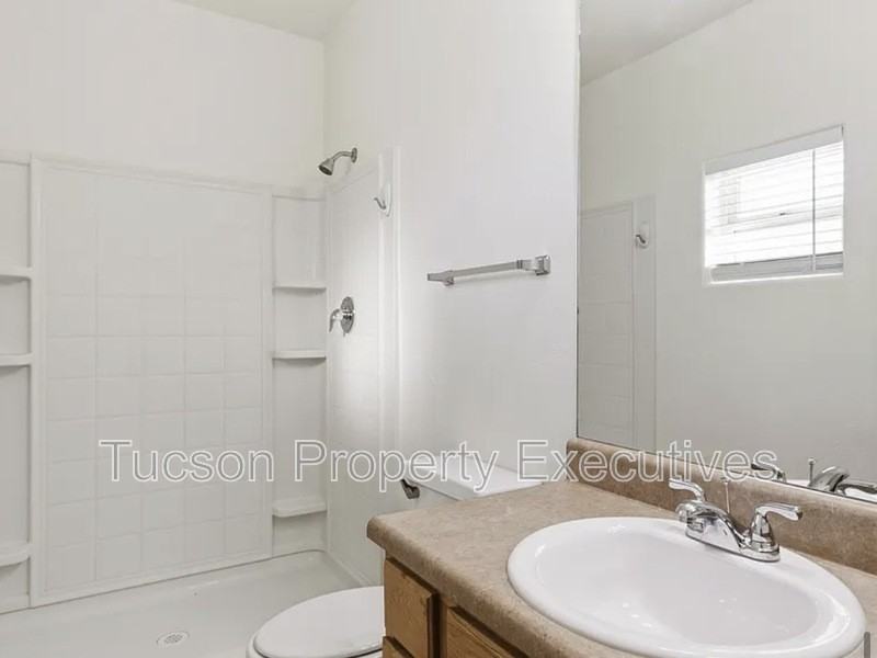 324 W 23rd St - Photo 6 of 27