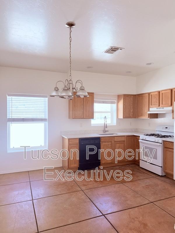 324 W 23rd St - Photo 2 of 27
