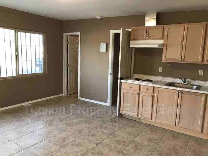 232 W Flores St - Photo 2 of 7