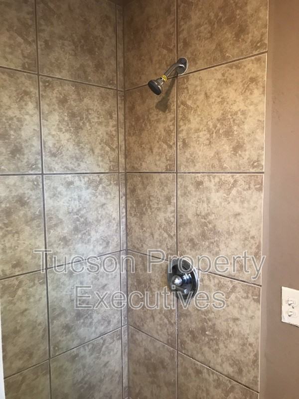 232 W Flores St - Photo 5 of 7