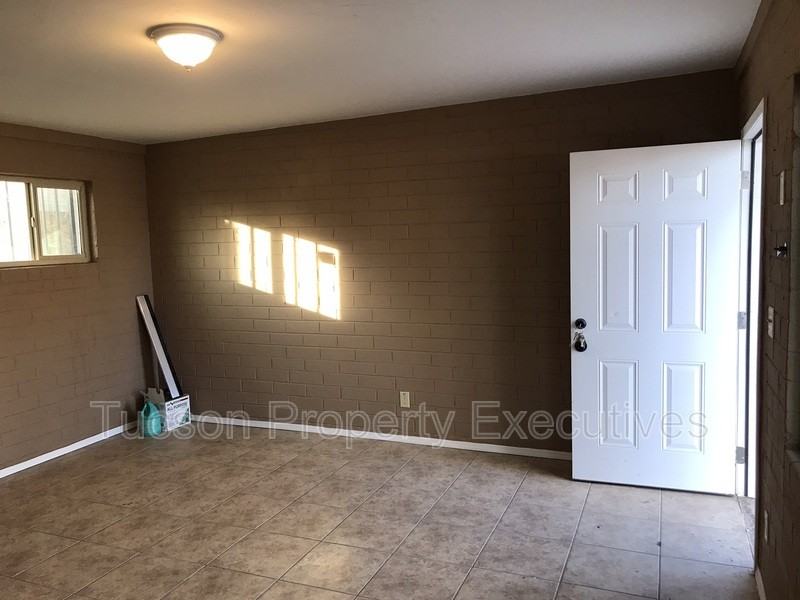 232 W Flores St - Photo 6 of 7