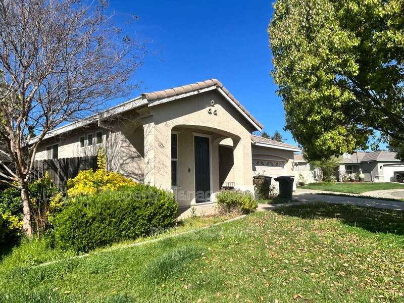 300 Dedham Ct - Photo 2 of 25