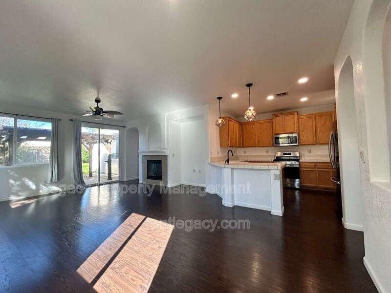 300 Dedham Ct - Photo 7 of 25