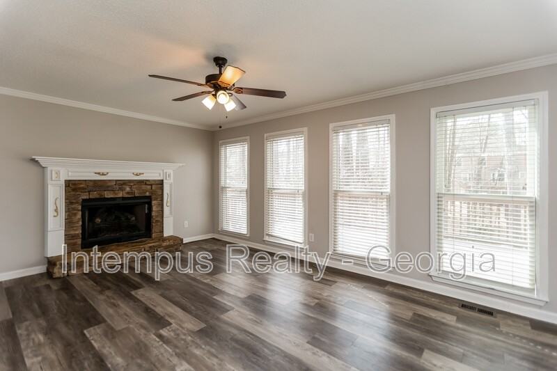 612 Ridge Crossing Dr - Photo 2 of 15