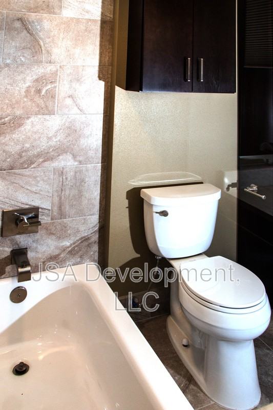 611 Sycamore St #201 - Photo 4 of 10