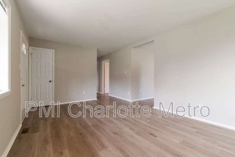 4717 Monmouth Dr - Photo 7 of 14