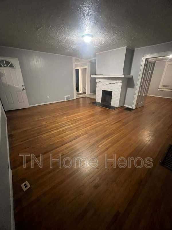 2761 Tarleton Ave - Photo 3 of 8