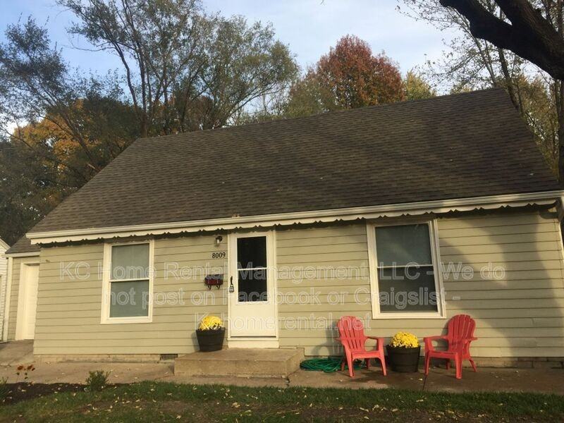 8009 Summit St - Photo 2 of 28