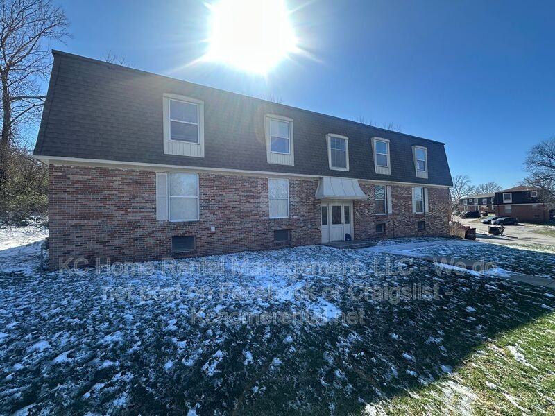 8725 Countryshire Ln - Photo 4 of 25